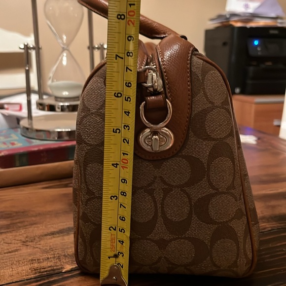 Womens Coach tan crossbody satchel. - Picture 7 of 8